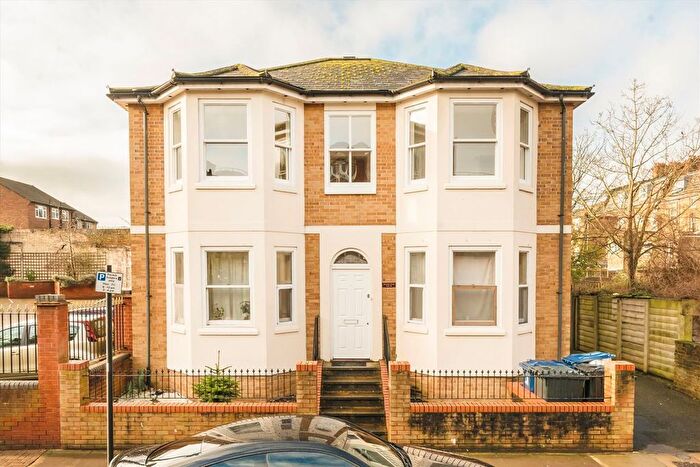 3 Bedroom Flat To Rent In Langley Drive, Acton, W3