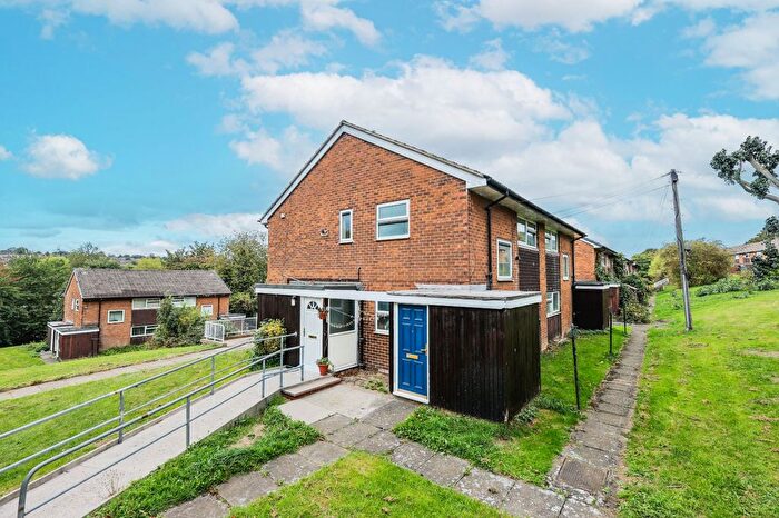 2 Bedroom Flat For Sale In Gilbert Close, Leeds, West Yorkshire, LS5