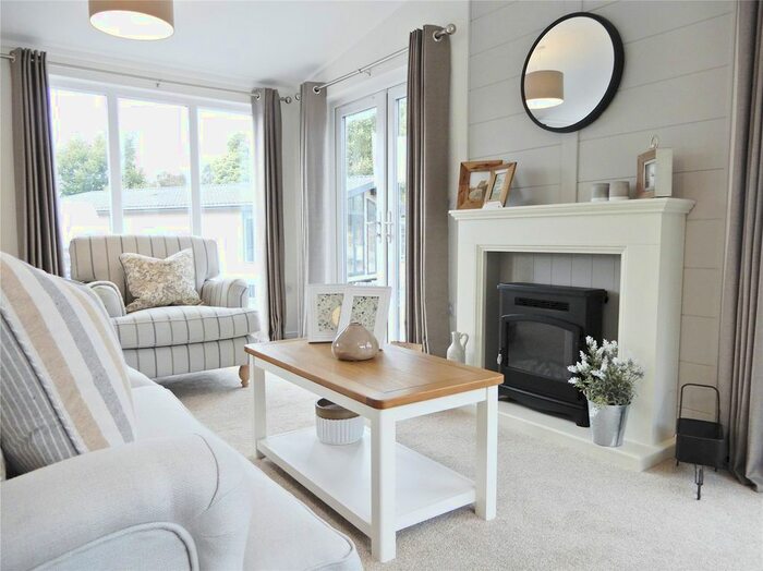 2 Bedroom Mobile/park Home For Sale In Maesmawr Farm Resort, Moat Lane, Caersws, Powys, SY17