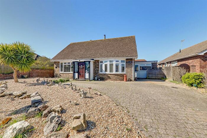 4 Bedroom Detached House For Sale In Hawthorn Road, Broadwater, Worthing, BN14