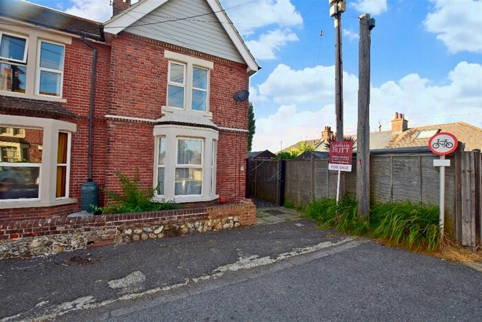 3 Bedroom End Of Terrace House To Rent In Stanhope Road, Littlehampton, West Sussex, BN17