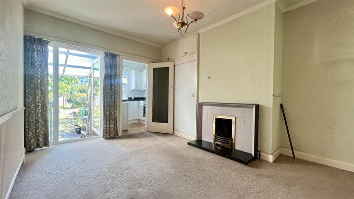 2 Bedroom Detached Bungalow To Rent In Benhilton Gardens, Sutton, SM1