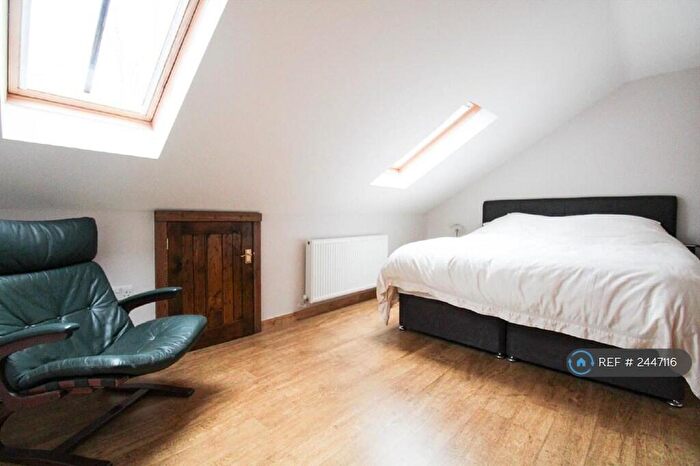 4 Bedroom Semi-Detached House To Rent In Capstone Road, Gillingham, ME7