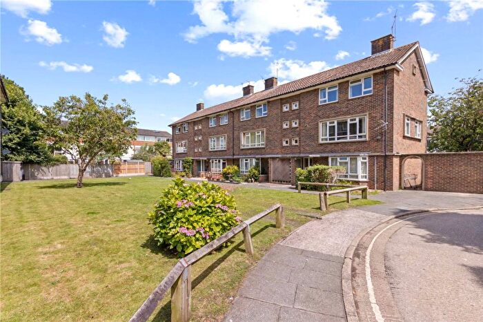 3 Bedroom Apartment For Sale In Tower Close, Chichester, PO19