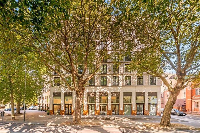 Studio For Sale In St. Georges Circus, Southwark, SE1