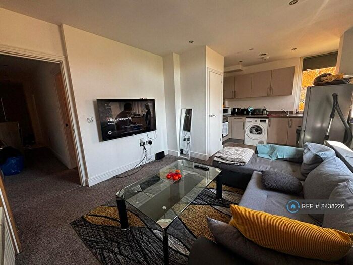 2 Bedroom Flat To Rent In Windsor Road, Slough, SL1