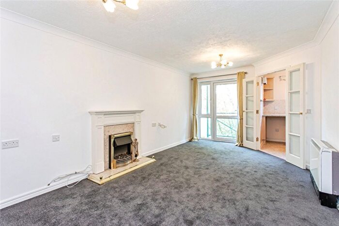1 Bedroom Flat For Sale In Montague Court, Westcliff-On-Sea, SS0