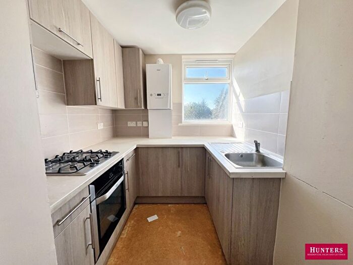 2 Bedroom Flat For Sale In Simmons Close, London, N20