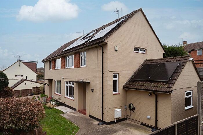 3 Bedroom Property For Sale In Rowan Close, Reigate, RH2