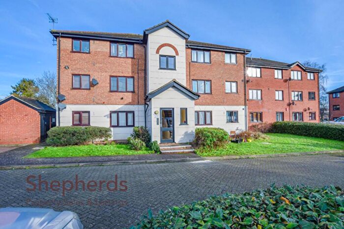 1 Bedroom Flat To Rent In Parrots Field, Hoddesdon, EN11