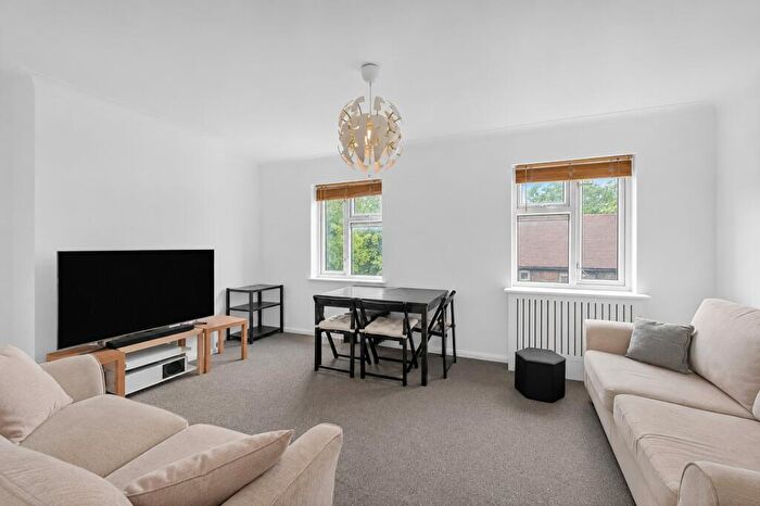 3 Bedroom Flat For Sale In Mortlake High Street, Mortlake, SW14