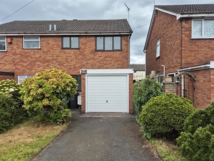 3 Bedroom House To Rent In Chez Neus, Lawrence Lane, Cradley Heath, B64