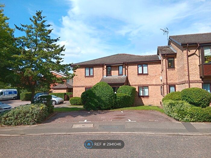 2 Bedroom Flat To Rent In Poets Chase, Aylesbury, HP21