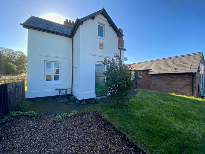 3 Bedroom Cottage To Rent In Kitts End Road, Barnet, EN5