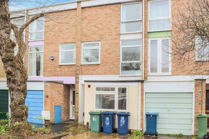 5 Bedroom Town House To Rent In Harefields, Cutteslowe, OX2