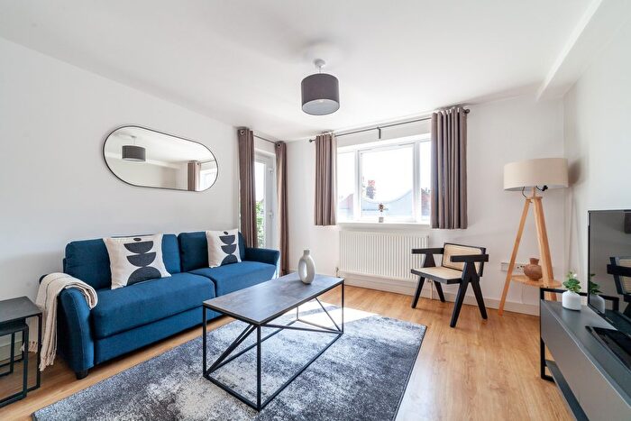 1 Bedroom Flat To Rent In Abbey Road, London, SW19