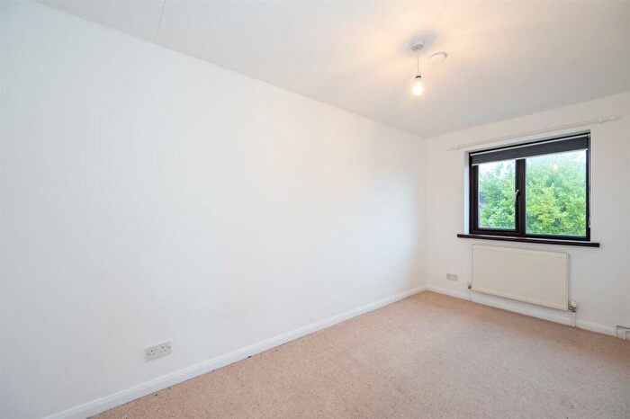 3 Bedroom End Of Terrace House For Sale In Broad Gardens, Portsmouth, PO6
