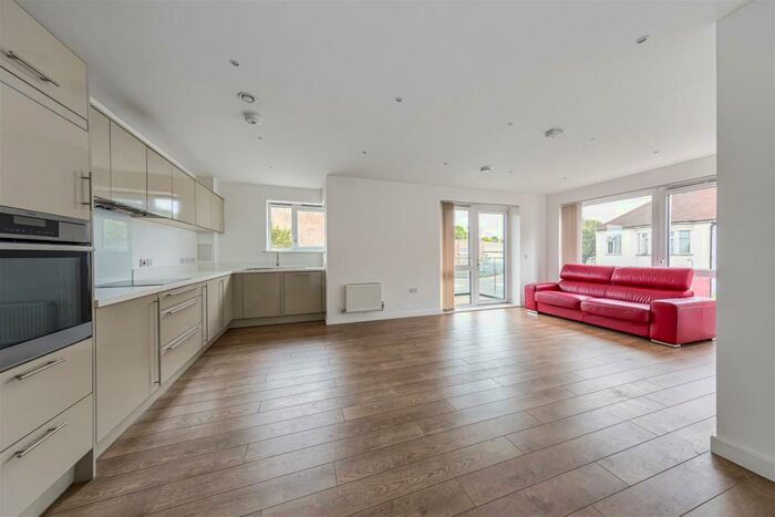 2 Bedroom Flat To Rent In Hainault Road, Leytonstone, E11