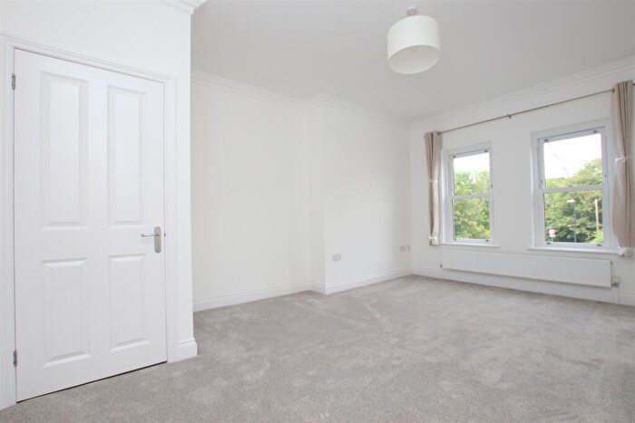 2 Bedroom Flat To Rent In Riverside House, Osborne Road, Bath, BA1