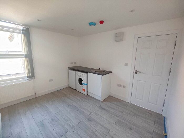 Studio To Rent In Hilcrest Road, London, W3