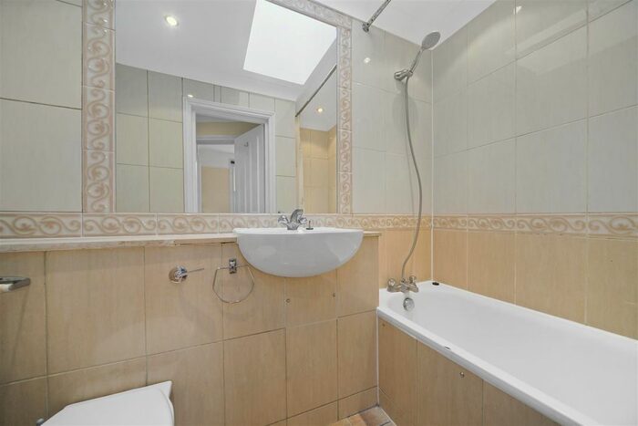 2 Bedroom Flat For Sale In Finchley Road, London, NW3