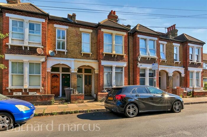 3 Bedroom Flat To Rent In Renmuir Street, London, SW17