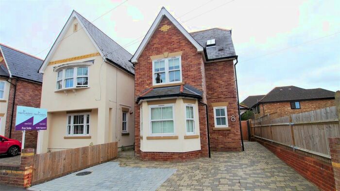 3 Bedroom Detached House To Rent In Bedford Road, Horsham, West Sussex, B, RH13