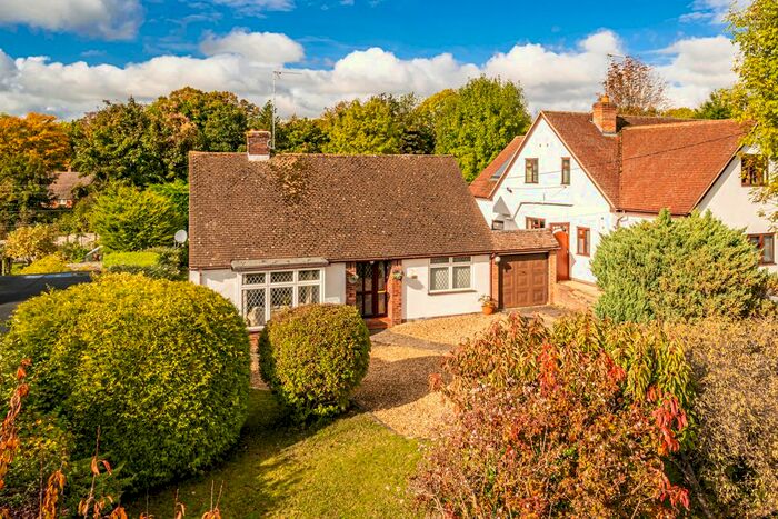 2 Bedroom Bungalow For Sale In Wallingford Road, Goring On Thames, RG8