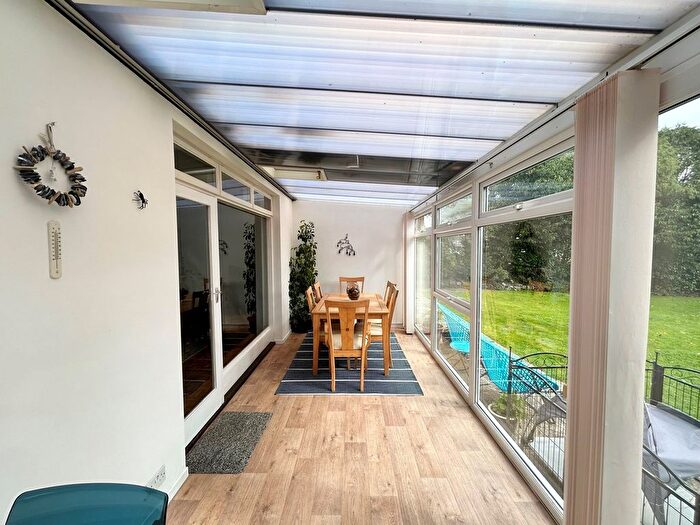 2 Bedroom Flat For Sale In Collington Avenue, Bexhill On Sea, TN39