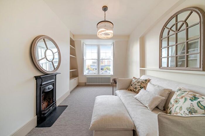 2 Bedroom Flat To Rent In Park Walk London, SW10