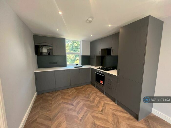 3 Bedroom Flat To Rent In Elverson Road, London, SE8