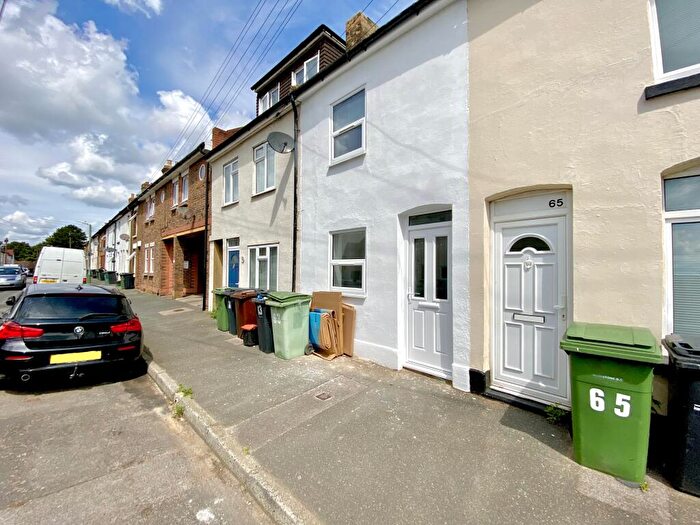 2 Bedroom House To Rent In Gladstone Road, Maidstone, Kent, ME14