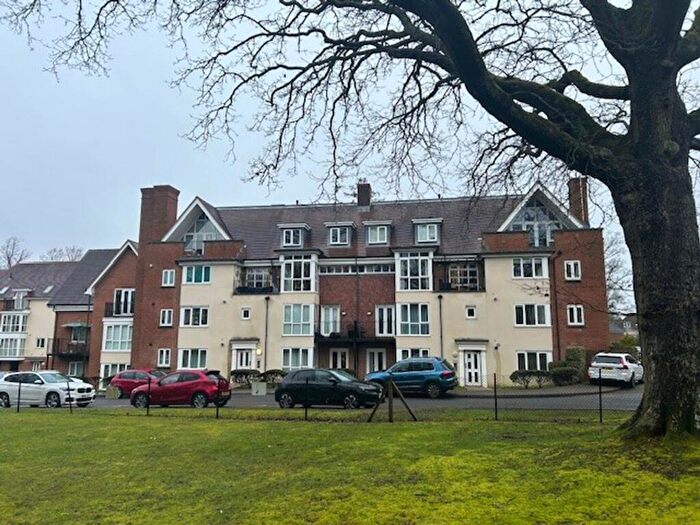 2 Bedroom Flat For Sale In Stone Court, Crawley, RH10