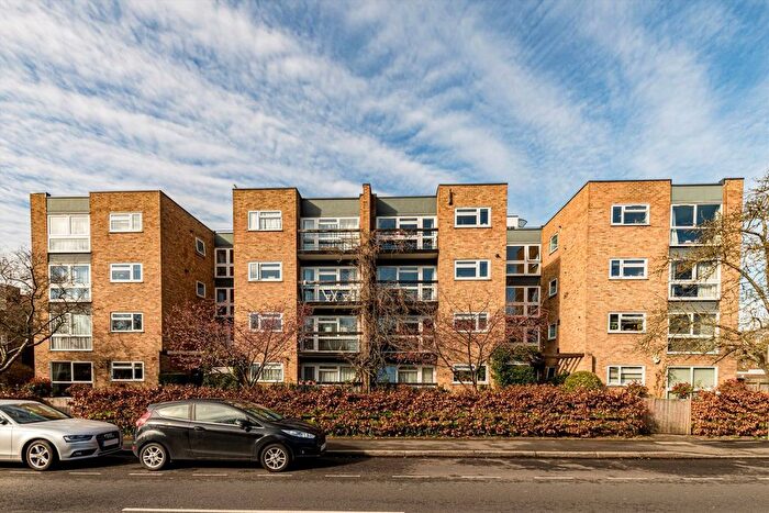 2 Bedroom Flat To Rent In Gloucester Road, Kingston Upon Thames, KT1