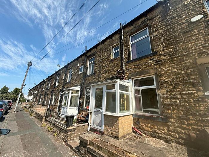3 Bedroom Terraced House For Sale In Peterborough Place, Bradford, BD2