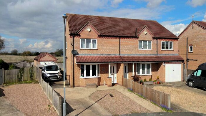 3 Bedroom Semi-Detached House For Sale In Bayfield Road, Timberland, LN4