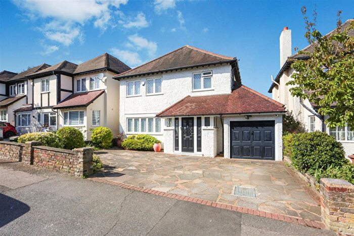 4 Bedroom Detached House For Sale In Salisbury Avenue, Cheam, SM1