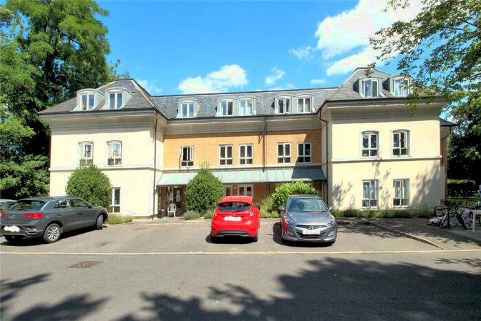 2 Bedroom Apartment To Rent In Woking, GU22