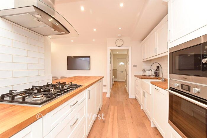 3 Bedroom End Of Terrace House For Sale In Oxford Road, Wallington, Surrey, SM6