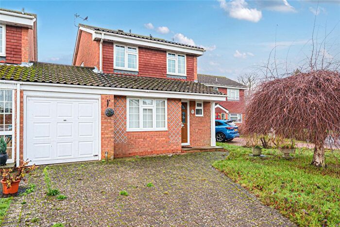 3 Bedroom Detached House For Sale In State Farm Avenue, Orpington, BR6