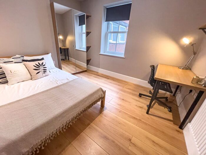 5 Bedroom Flat To Rent In Hardman Street, L1