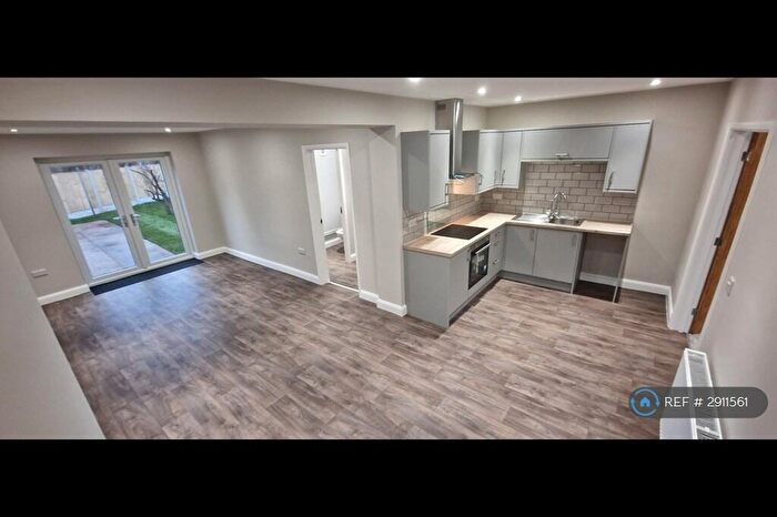 3 Bedroom Semi Detached House To Rent In Shelley Grove, Doncaster, DN5