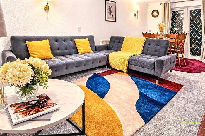 4 Bedroom Detached House For Sale In Magpie Hall Lane, Bromley., BR2