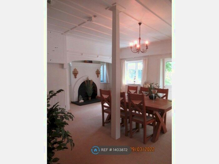 3 Bedroom Flat To Rent In Maxwell Road, Poole, BH13