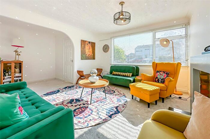 3 Bedroom Terraced House For Sale In Chiltern Road, St. Albans, Hertfordshire, AL4