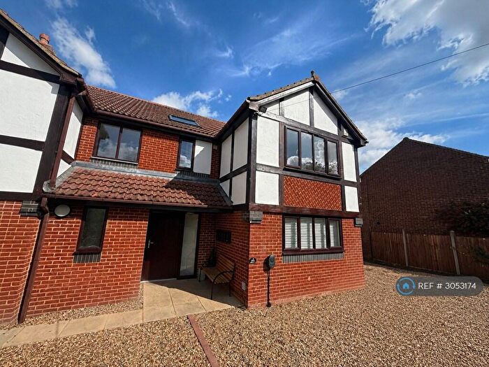 2 Bedroom Flat To Rent In Station Road, Henlow, SG16