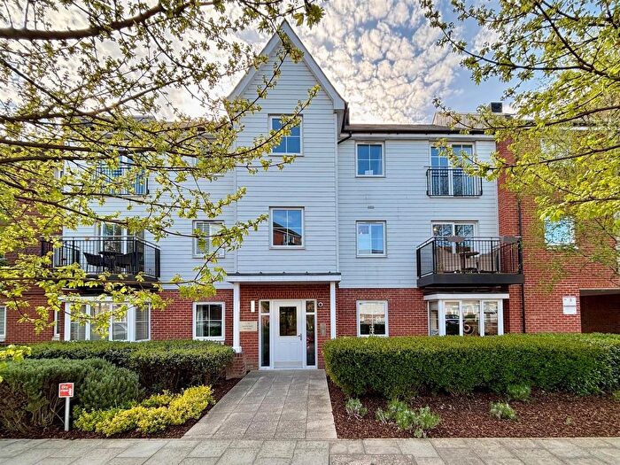 1 Bedroom Flat For Sale In Eden Road, Dunton Green, TN14