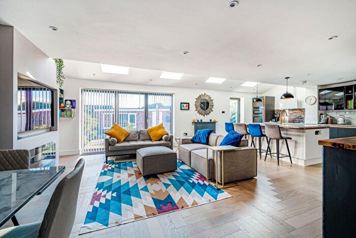 3 Bedroom End Of Terrace House To Rent In Rydings, Windsor, SL4