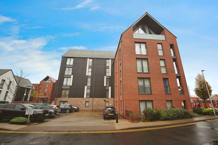 1 Bedroom Flat For Sale In Stephenson Row, Stratford-Upon-Avon, Warwickshire, CV37