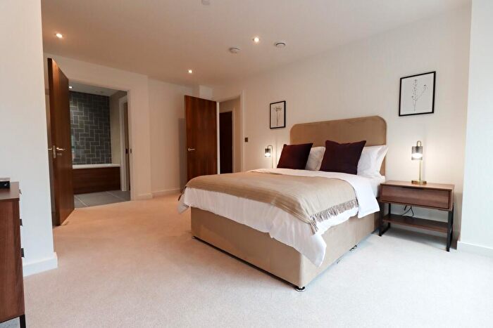 Flat To Rent In Thames Quarter, Reading, RG1